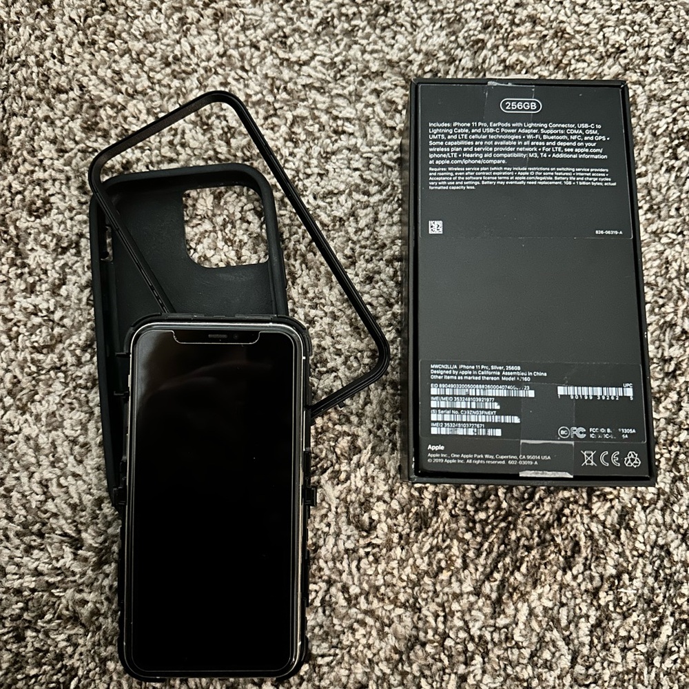 Apple iPhone 11 Pro 256 GB Silver with Otterbox T-Mobile - Picture 13 of 14